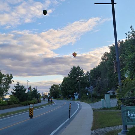 Kokomo Inn Bed And Breakfast Ottawa-Gatineau'S Only Tropical Riverfront B&B On The National Capital Cycling Pathway Route Verte #1 - For Adults Only - Chambre D'Hotes Tropical Aux Berges Des Outaouais Bnb #17542O Екстер'єр фото