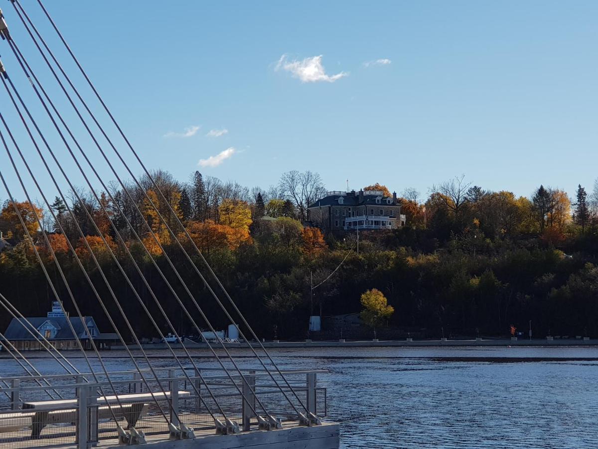 Kokomo Inn Bed And Breakfast Ottawa-Gatineau'S Only Tropical Riverfront B&B On The National Capital Cycling Pathway Route Verte #1 - For Adults Only - Chambre D'Hotes Tropical Aux Berges Des Outaouais Bnb #17542O Екстер'єр фото