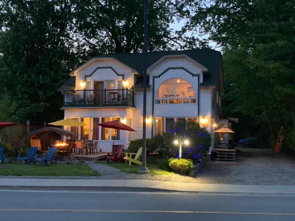 Kokomo Inn Bed And Breakfast Ottawa-Gatineau'S Only Tropical Riverfront B&B On The National Capital Cycling Pathway Route Verte #1 - For Adults Only - Chambre D'Hotes Tropical Aux Berges Des Outaouais Bnb #17542O Екстер'єр фото