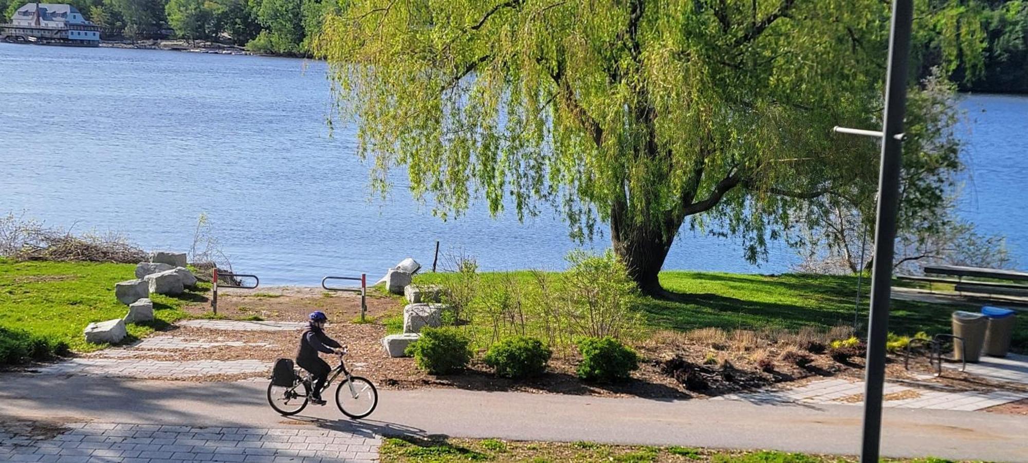 Kokomo Inn Bed And Breakfast Ottawa-Gatineau'S Only Tropical Riverfront B&B On The National Capital Cycling Pathway Route Verte #1 - For Adults Only - Chambre D'Hotes Tropical Aux Berges Des Outaouais Bnb #17542O Екстер'єр фото