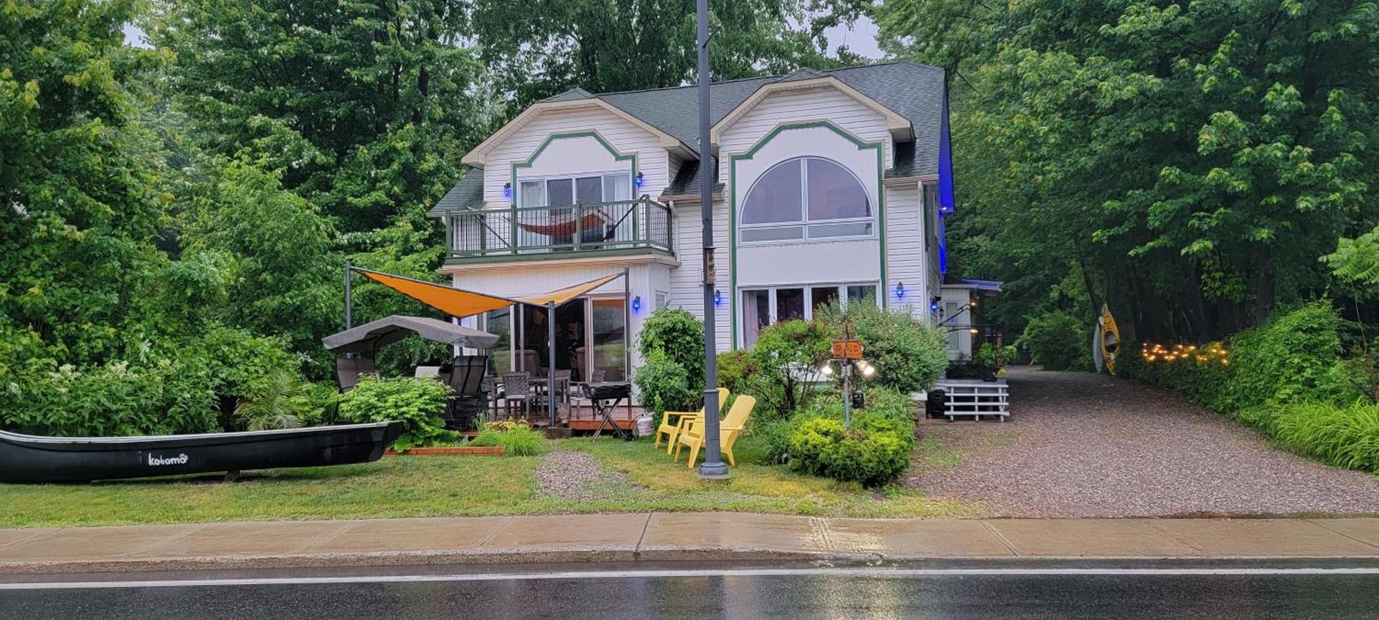 Kokomo Inn Bed And Breakfast Ottawa-Gatineau'S Only Tropical Riverfront B&B On The National Capital Cycling Pathway Route Verte #1 - For Adults Only - Chambre D'Hotes Tropical Aux Berges Des Outaouais Bnb #17542O Екстер'єр фото