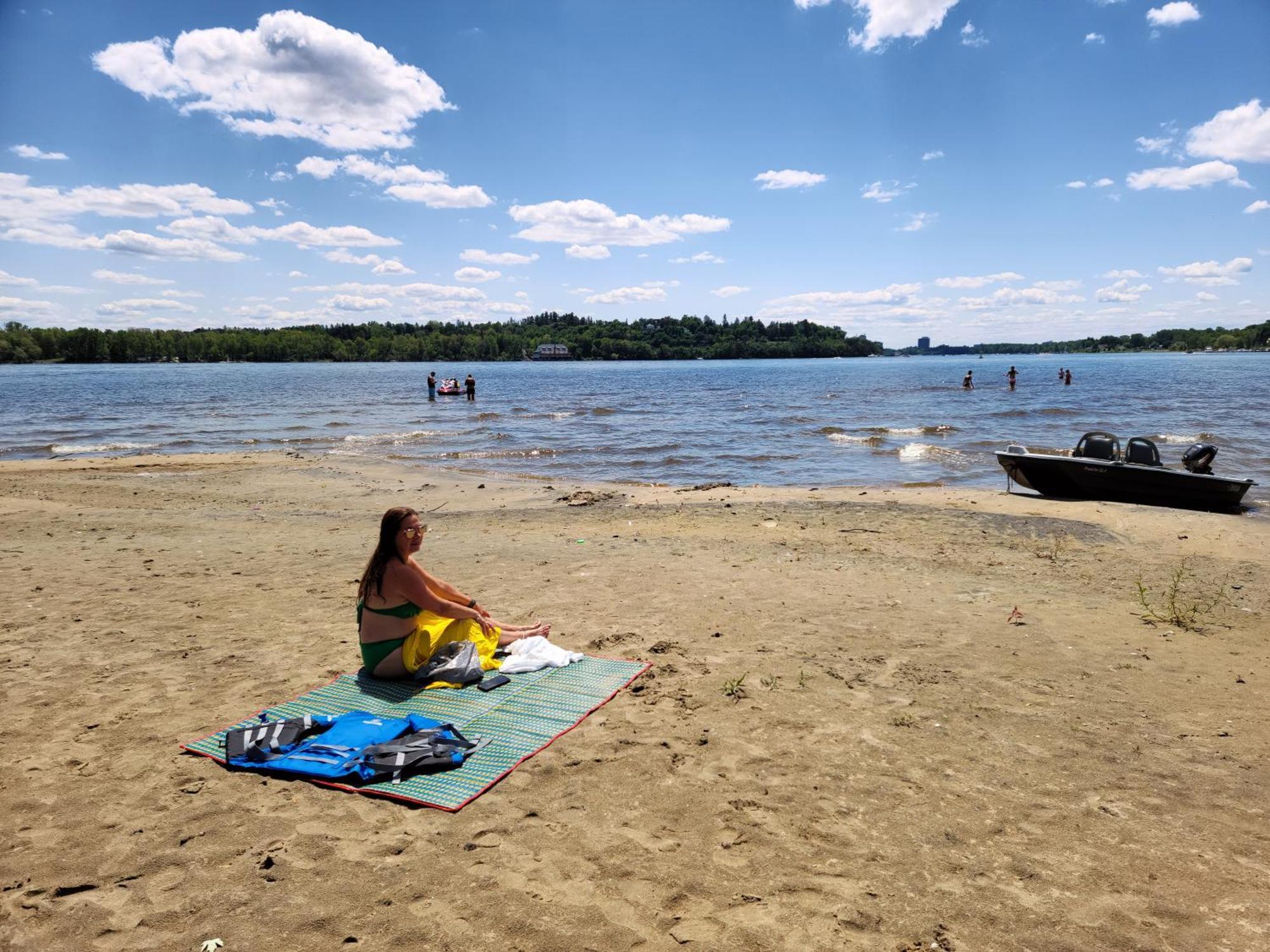 Kokomo Inn Bed And Breakfast Ottawa-Gatineau'S Only Tropical Riverfront B&B On The National Capital Cycling Pathway Route Verte #1 - For Adults Only - Chambre D'Hotes Tropical Aux Berges Des Outaouais Bnb #17542O Екстер'єр фото