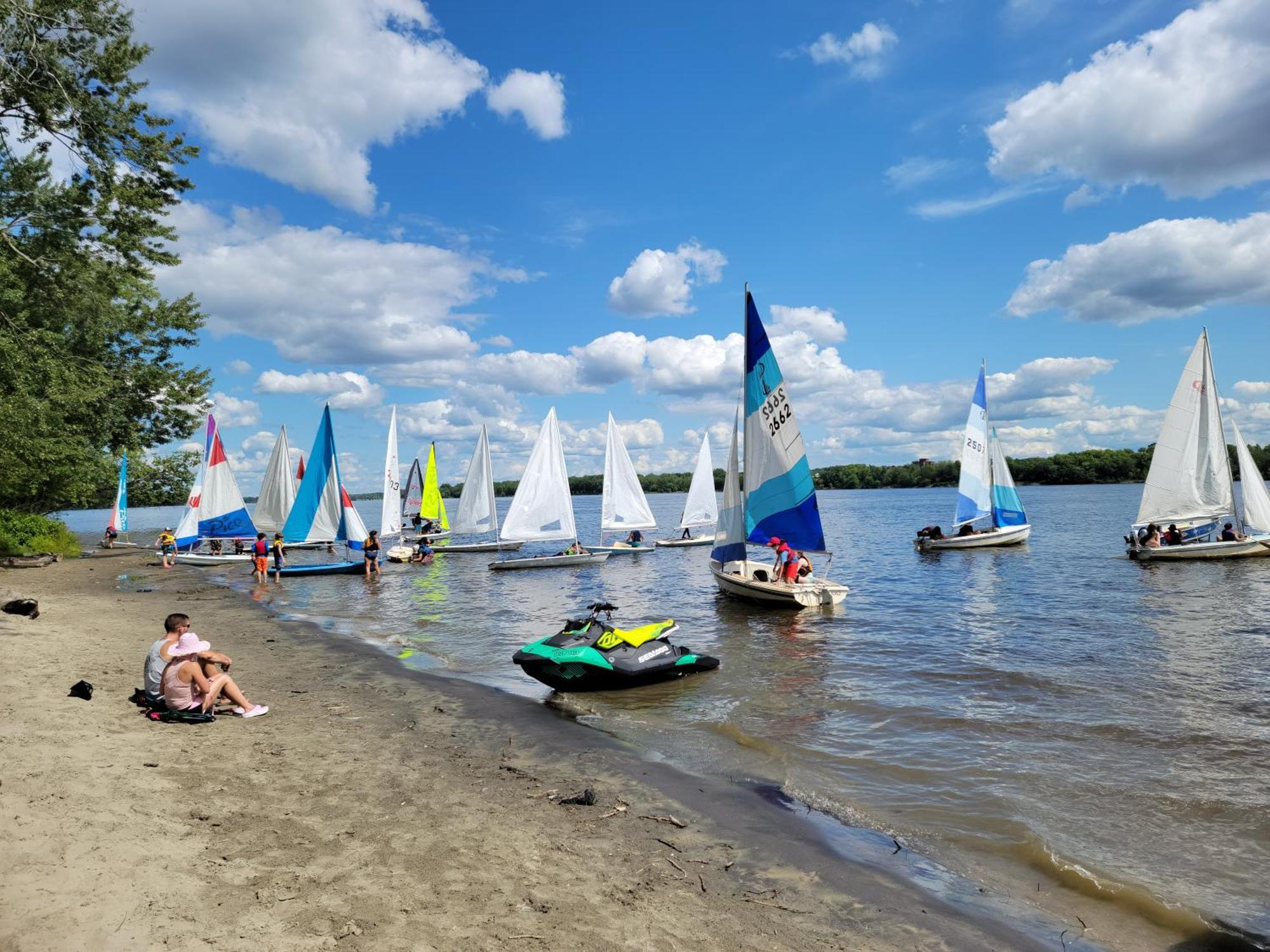 Kokomo Inn Bed And Breakfast Ottawa-Gatineau'S Only Tropical Riverfront B&B On The National Capital Cycling Pathway Route Verte #1 - For Adults Only - Chambre D'Hotes Tropical Aux Berges Des Outaouais Bnb #17542O Екстер'єр фото