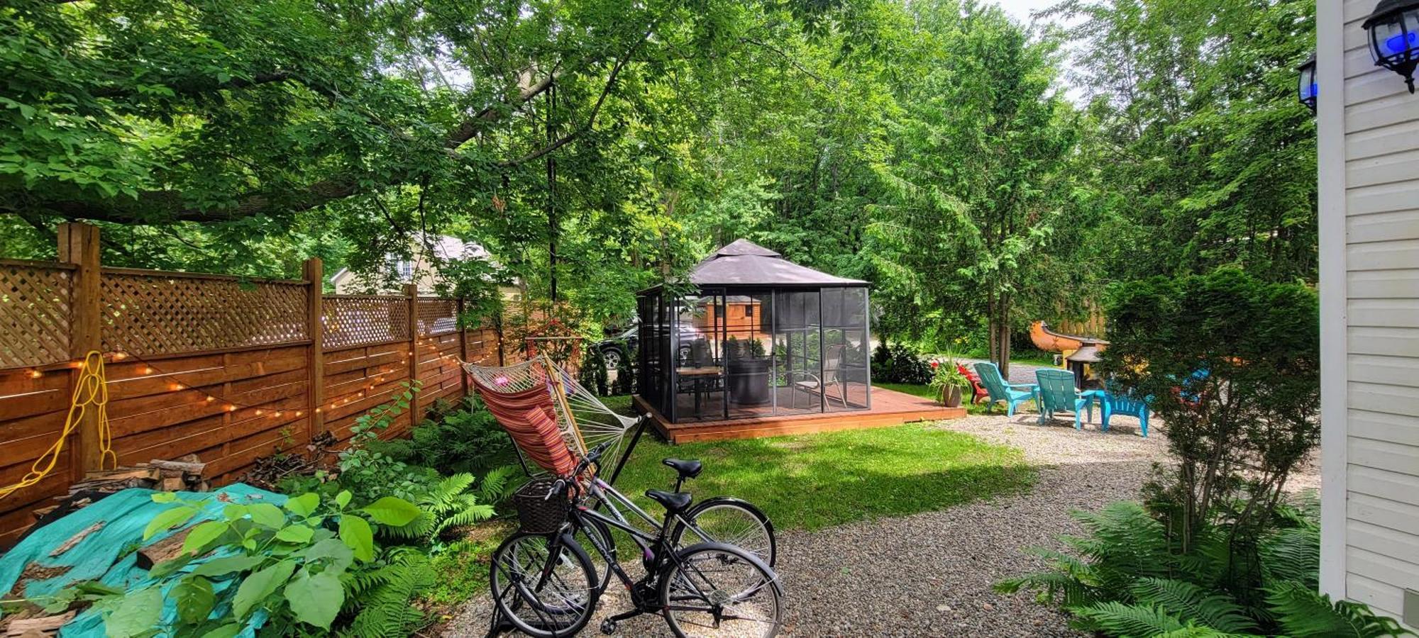 Kokomo Inn Bed And Breakfast Ottawa-Gatineau'S Only Tropical Riverfront B&B On The National Capital Cycling Pathway Route Verte #1 - For Adults Only - Chambre D'Hotes Tropical Aux Berges Des Outaouais Bnb #17542O Екстер'єр фото